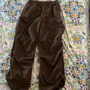 H&M brown parachute pants size is 14 in kids.